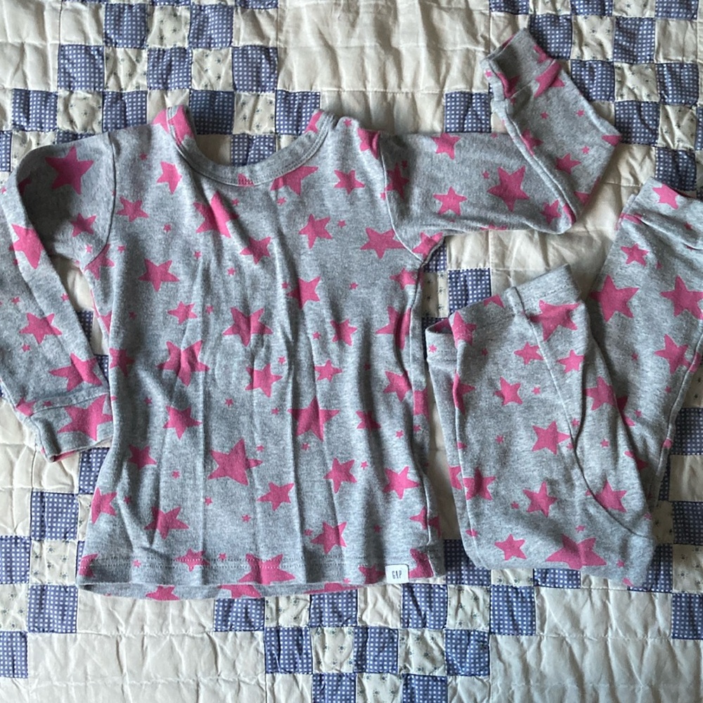 Gap Organic Gray and Pink Star Kids Pajamas